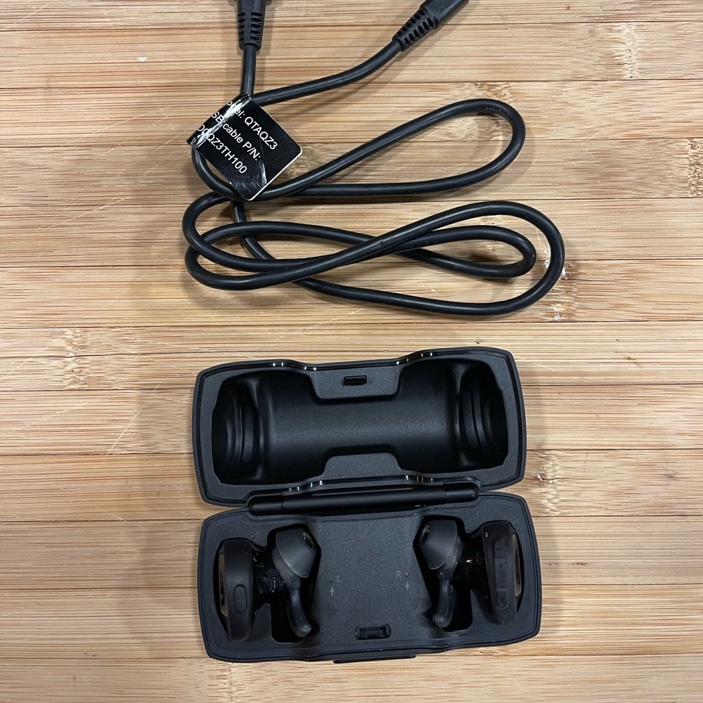 BOSE ear buds with charging cord